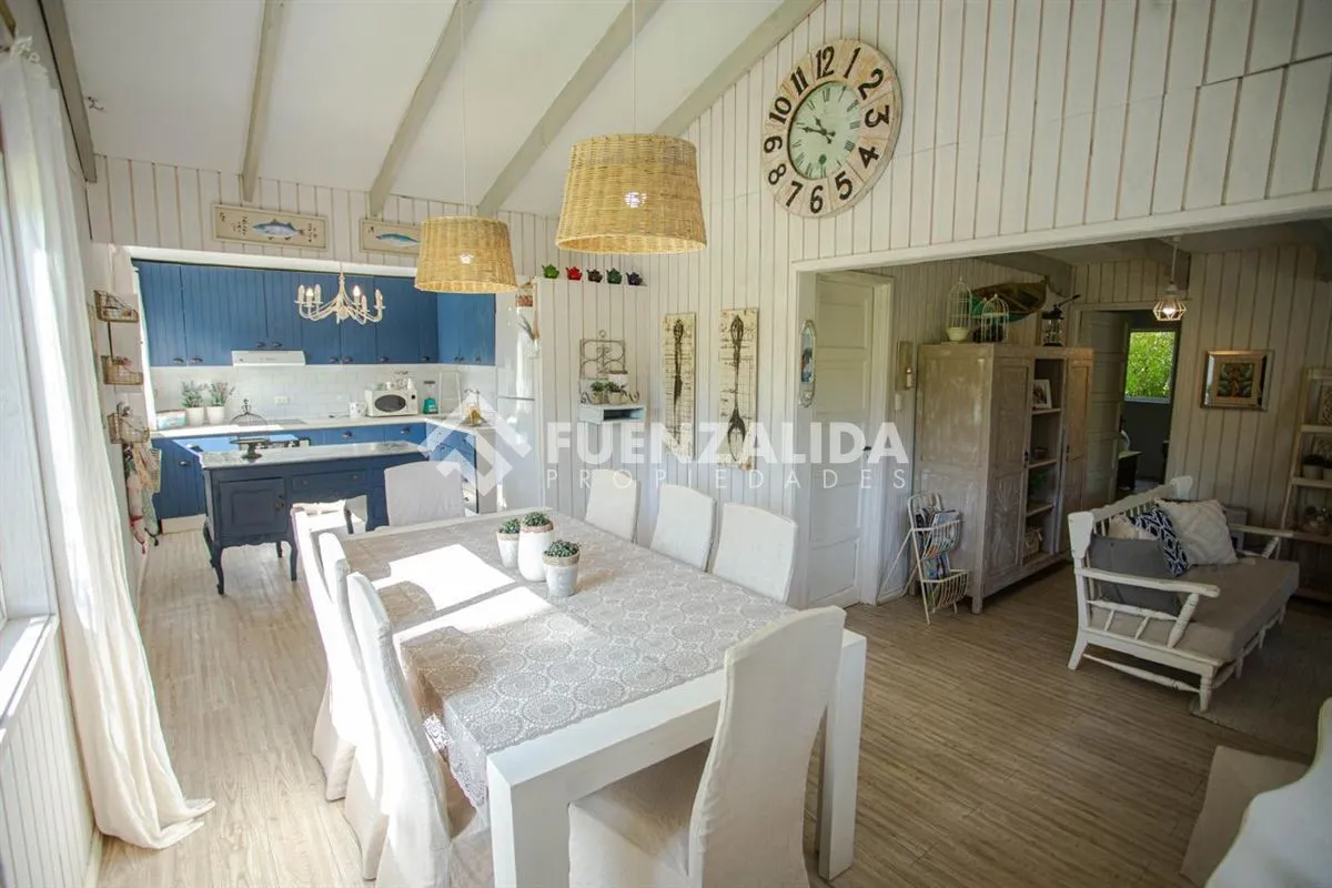 Imagen 3 de 20 de Impecable Casa En Pleno Balneario En Sector Plaza Del Hoyo