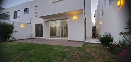 *venta O Renta Casa El Refugio* 3 Recs Con Baño C/u + Estudio Y Jardin