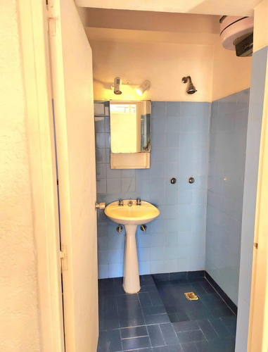Alquilo Comodo Apartamento De 1 Dormitorio Con Cochera Acepta Luc Como Garantia, Centro.