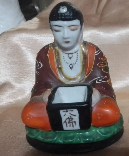 Figura Antiguo Buda En Porcelana.