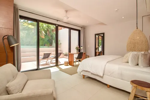 2 Casas Por El Precio De Una! Villa De 7 Recamaras Con 2 Albercas Lock-off Amueblada