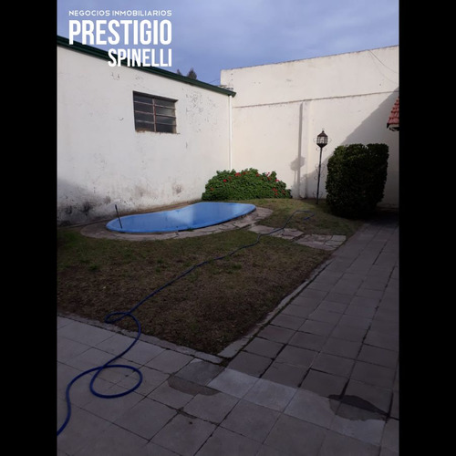 Casa En Venta De 4 Dormitorios C/ Cochera En Punta Blanca