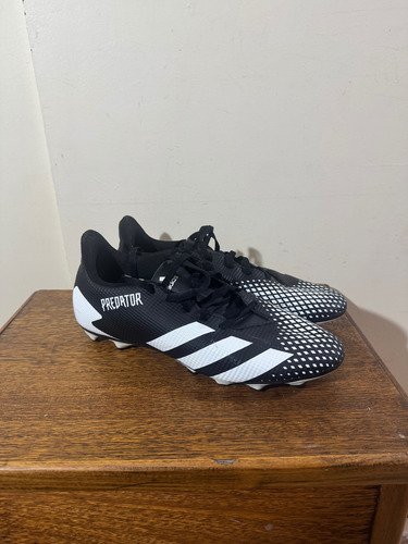 Botines Adidas Predator Mg Césped Hombre Talle 41.5 (Usado)