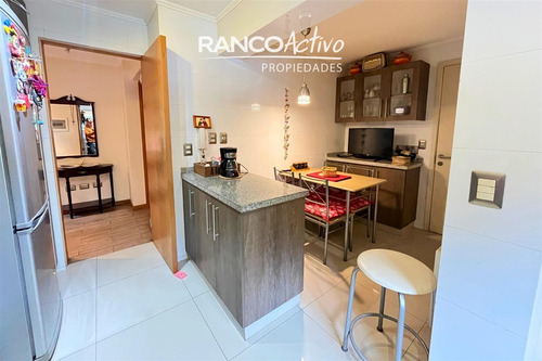 Casa En Venta En Los Arrayanes, Isla Teja Sur, 3 Niveles