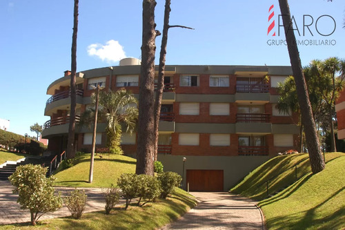 Encantador Apartamento En Arcobaleno, 2 Dormitorios Con Acciones De Piscina, Cochera Y Baulera. Consultenos!
