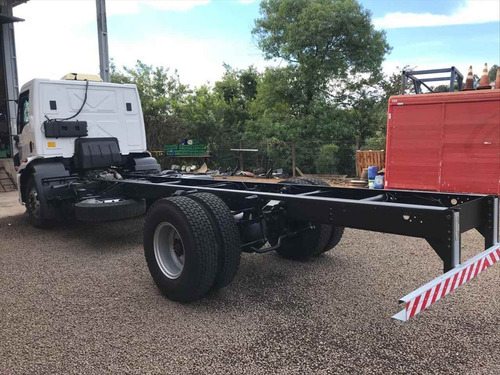 Imagem 6 de 10 de Caminhao Ford Cargo 1319