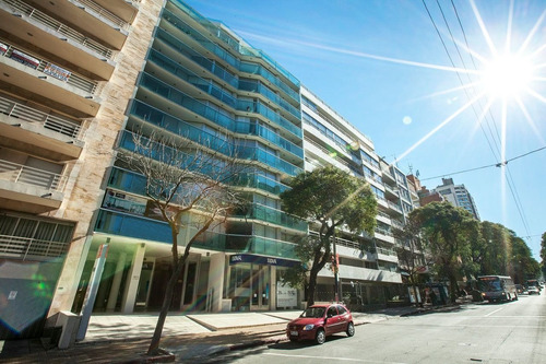 Imagen 3 de 17 de Apartamento En Alquiler De 4 Dormitorios En Pocitos (ref: Vld-3101)