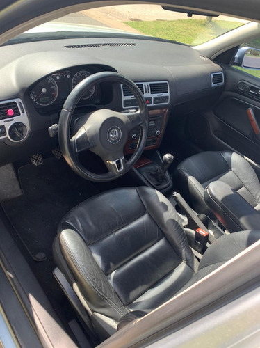 Volkswagen Bora 1.8 Highline T 180cv Cuero 2011