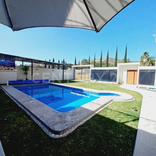 Casa En Venta Con Jardín Y Alberca En Atlixco, Puebla.