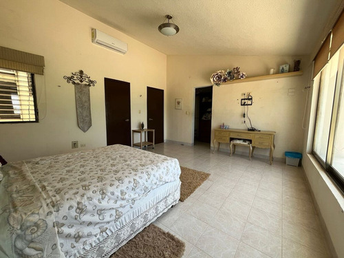 Casa Frente Al Mar En Venta En Merida F-215, 4 Rec. En Chicxulub $12,000,000