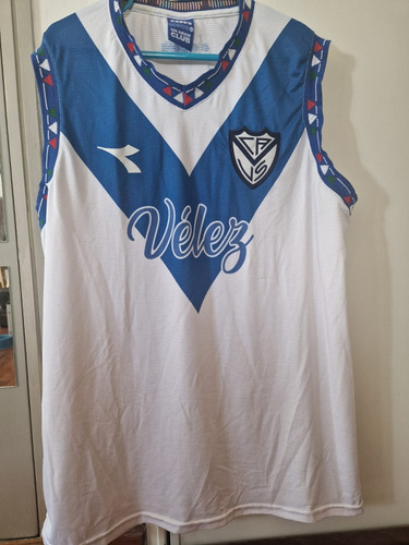 Camiseta Vélez Básquet Diadora