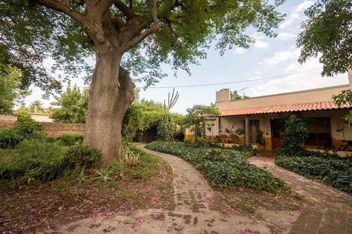 Venta Casa 2 Dorm Con Amplio Jardín En Santo Tomé