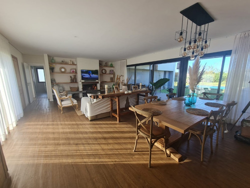 Imagen 2 de 21 de Alquiler De Hermosa Casa De 3 Dormitorios Y Piscina En Colinas De Carrasco