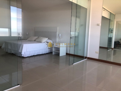 Apartamento En La Brava, De 3 Dormitorios Cuenta Con Excelentes Servicios, Vista Plena Al Mar - Consulte!!!!!!!!-ref:2383