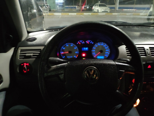 Volkswagen Gol 2000 1.0 8v At 5p Gasolina