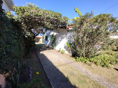 Casa 4 Dormitorios Con Departamento Cerro De Las Rosas Zona Norte