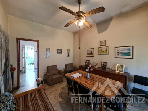Venta De Casa 3 Amb En Lanus Este Con Patio, Fondo Y Garage
