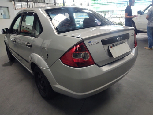 Imagem 3 de 8 de Ford Fiesta 1.6 Sedan 2005 Financio Sem Entrada