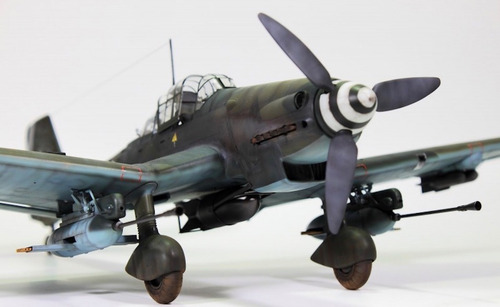 Avion Stuka Ju-87g-2 Scala 1:32 Grande Es Un Armable