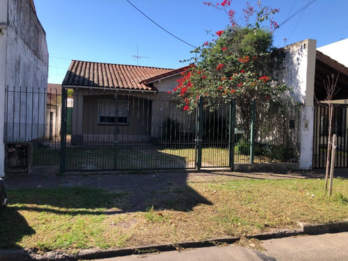 Imagen 1 de 25 de Casa Venta 4 Ambientes Carapachay