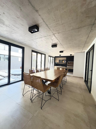Departamento En Barrio Parque Leloir
