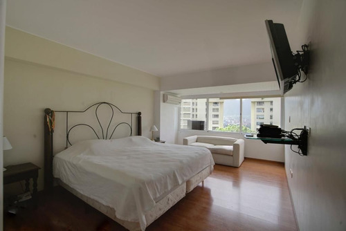 Apartamento En Venta Urb. Santa Rosa De Lima 19698