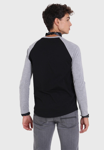 Imagen 4 de 6 de Polera Manga Larga Bicolor Hombre Soviet Spo2734ne