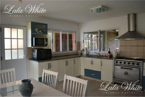 Imagen 7 de 22 de Venta Con Renta - Casa En Malibú - Canning