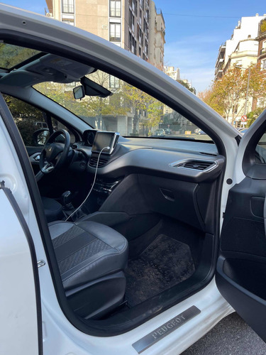 Imagen 10 de 12 de Peugeot 208 2018 1.6 Feline