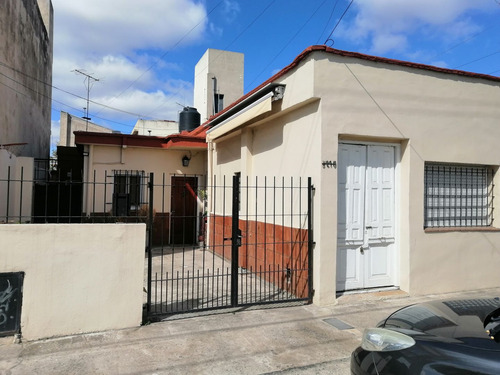 Casa Con Local A 100m. Centro Comercial Y Av. Principal!!!
