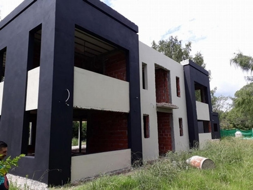 Casa En Dos Plantas Terreno 2434 Mts