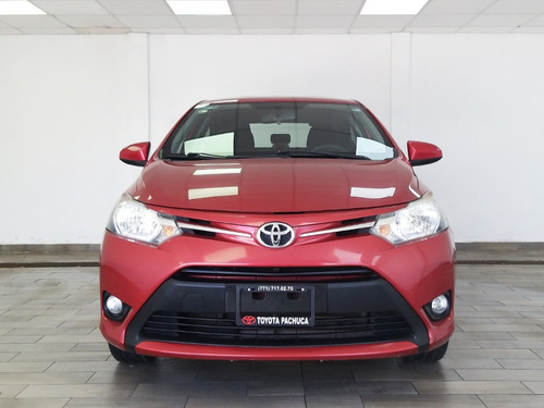 Imagen 2 de 15 de Toyota Yaris Sedan Core At 2017 Rojo