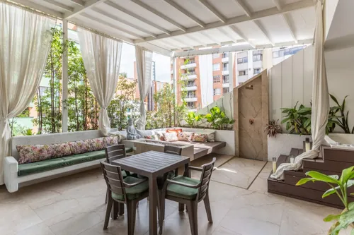 Casa En Venta En Laureles. Cod V12105