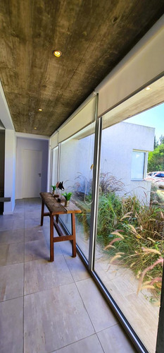 Casa A La Venta En Cul De Sac En Area Residencal 1, Barrio Costa Esmeralda, Venta Equipada.