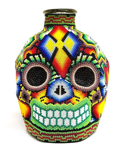 Imagen 1 de 2 de Botella Artesanal Calavera Huichol Con Chaquira