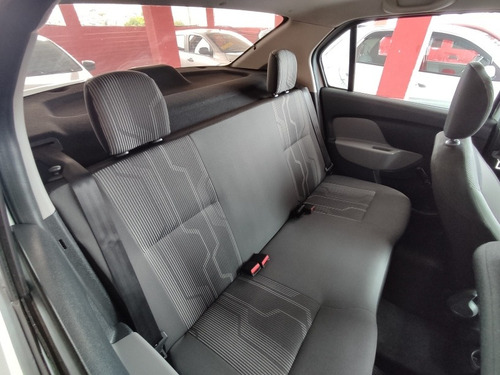 Imagem 15 de 15 de Renault Logan 2016 1.6 Expression Hi-power Easy-r 4p