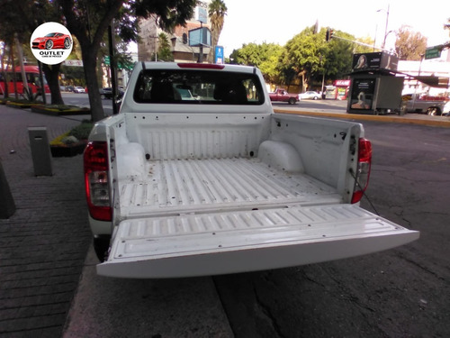 Imagen 12 de 15 de Nissan Np-300 2017
