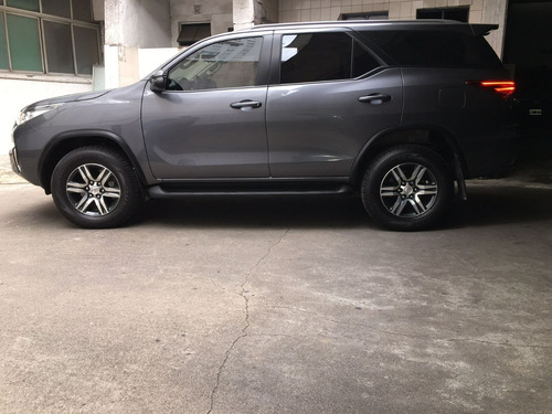 Imagen 4 de 9 de Toyota Hilux Sw4 2019 Sr