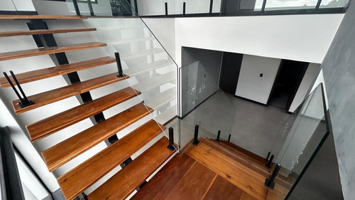 Casa Com Amplo Espaço De Lazer Particular