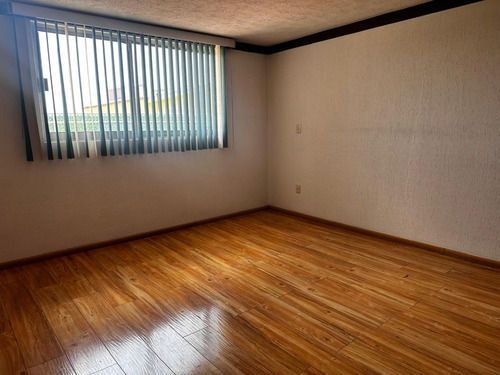 Casa En Renta En Metepec, En Fraccionamiento Con Vigilancia Las 24 Horas Excelente Ubicación.