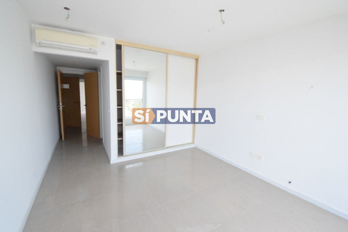 Imagen 16 de 20 de Playa Mansa , Edificio De Categoria , Excelente Vista !