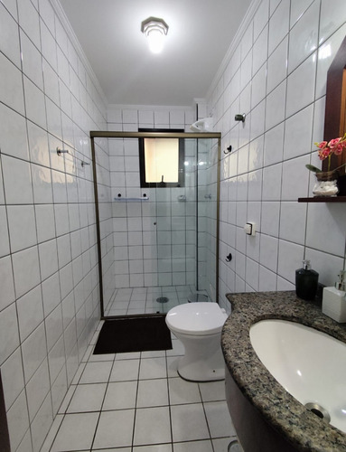 Mobiliado - 1 Dormitório Sacada Envidraçada- Prédio Com Elevador E Piscina