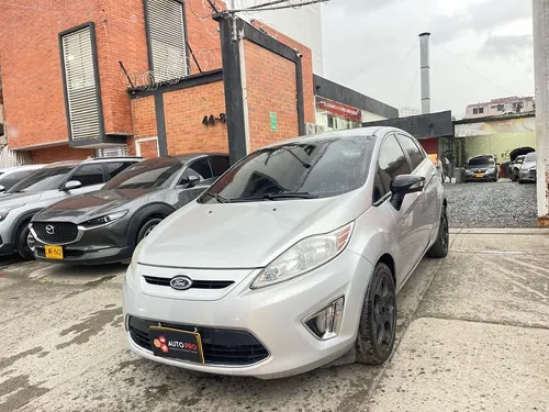 Ford Fiesta 1.6 Hatchback Mecánica