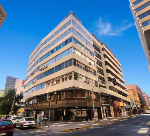 Arriendo Oficina De Planta Libre De 30m2 En Sector Prat