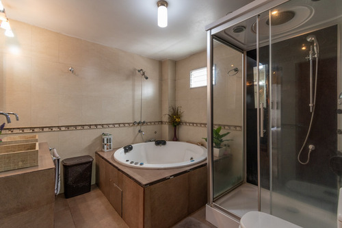 Casa · Venta · 5 Ambientes · Barrio Naon · Mataderos · Piscina · Cochera · Jardín · Playroom