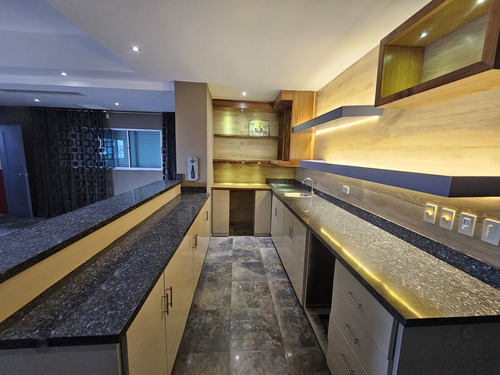 Penthouse De 3 Niveles En Bella Vista Sur