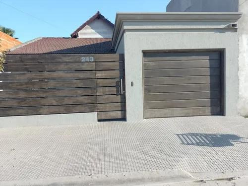 Casa En Venta - 3 Dormitorios 1 Baño 2 Cocheras - 170mts2 - Tandil