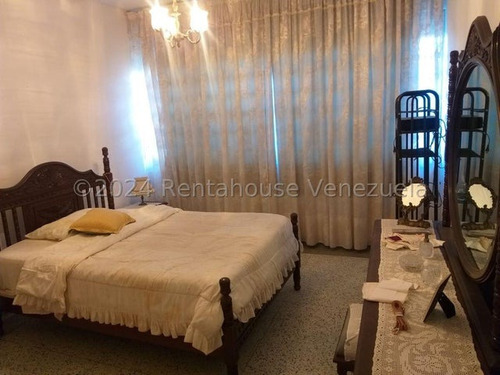 Carla Gonzalez Casa En Venta Urbanizacion Los Palos Grandes Mls #25-3878 Sc