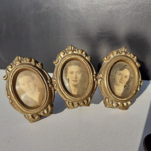 3 Pequenos Porta-retratos Ovais Antigos Em Metal Dourado 