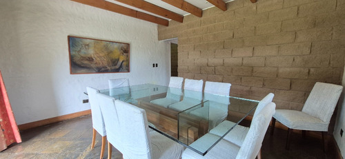 Casa Sólida Con Amplio Jardín En Las Brisas De Santo Domingo